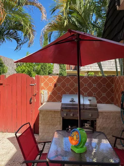 Palm Springs, FL 33461,127 Woodland RD