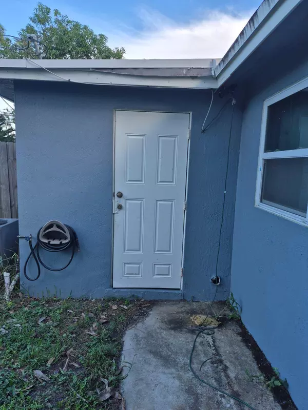 Lake Worth, FL 33461,813 Fairview ST