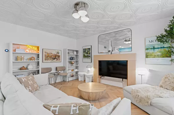 Boca Raton, FL 33487,660 Glouchester ST 100