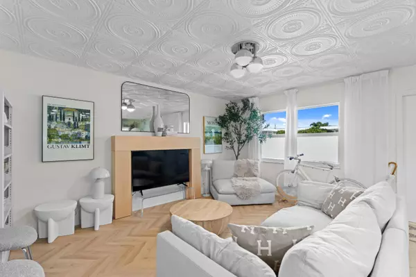 Boca Raton, FL 33487,660 Glouchester ST 100