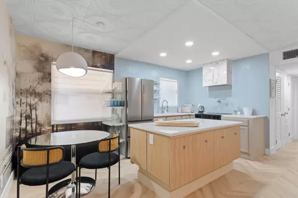 Boca Raton, FL 33487,660 Glouchester ST 100