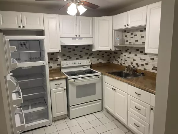 Palm Springs, FL 33461,400 W Village Green CIR 202