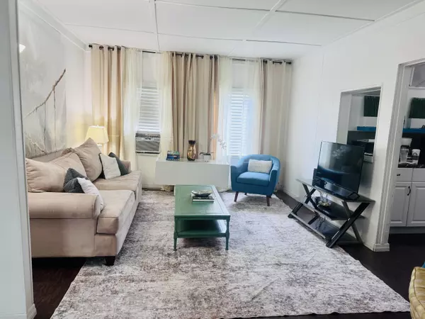 Lake Worth Beach, FL 33460,204 S M ST Upstairs Unit