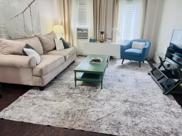 Lake Worth Beach, FL 33460,204 S M ST Upstairs Unit