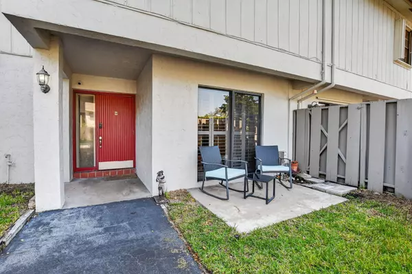 Deerfield Beach, FL 33442,372 E Deer Creek Wildwood LN