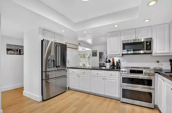 Deerfield Beach, FL 33442,372 E Deer Creek Wildwood LN