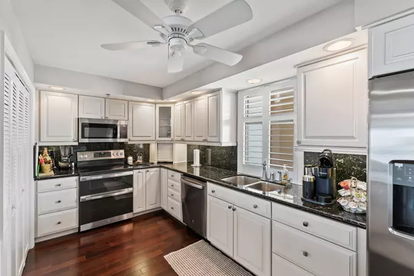 Tequesta, FL 33469,100 Beach RD 903