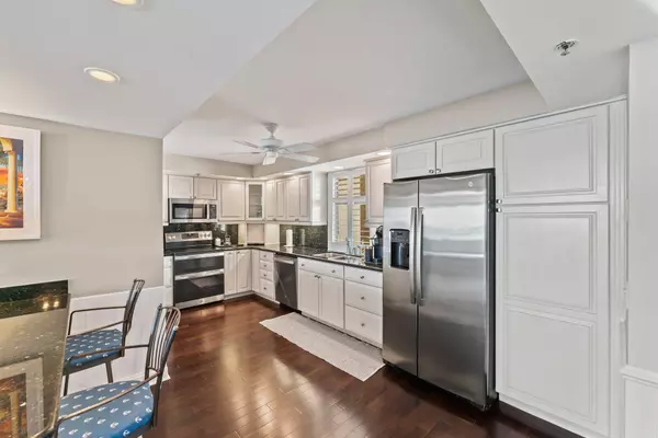 Tequesta, FL 33469,100 Beach RD 903