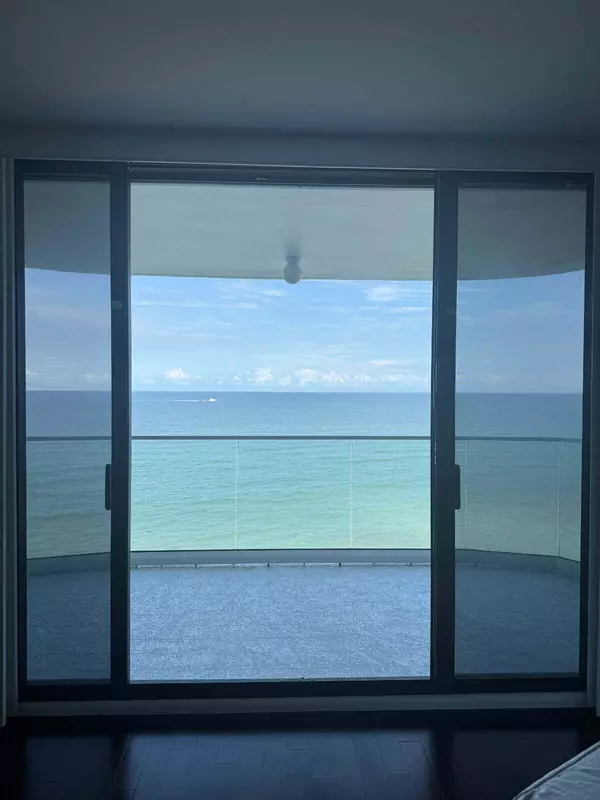 Tequesta, FL 33469,100 Beach RD 903