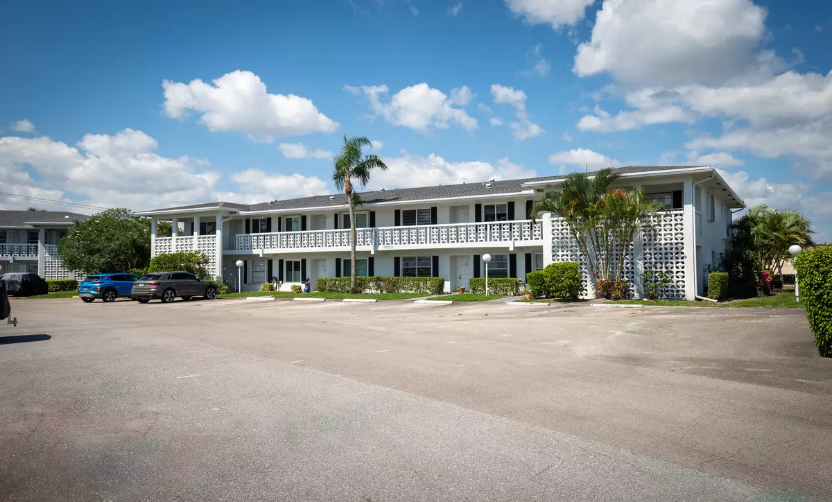 Delray Beach, FL 33445,2915 SW 15th ST 203