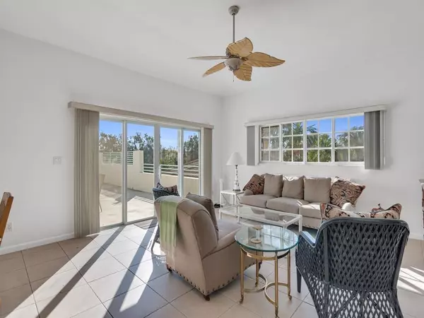 Vero Beach, FL 32962,520 7th SQ 201