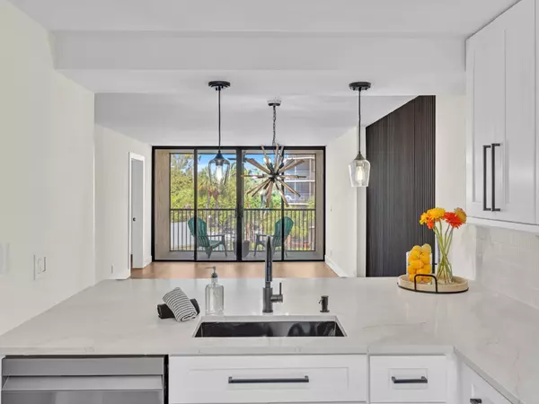 Boca Raton, FL 33432,21 Royal Palm WAY 303