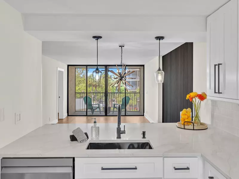 21 Royal Palm WAY 303, Boca Raton, FL 33432