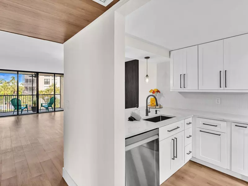 21 Royal Palm WAY 303, Boca Raton, FL 33432