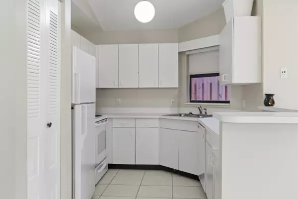 Fort Pierce, FL 34982,2832 Stoneway LN B