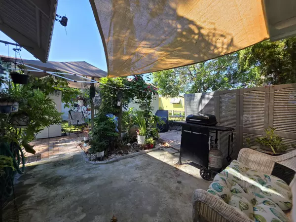 Lantana, FL 33462,6241 Elm LN