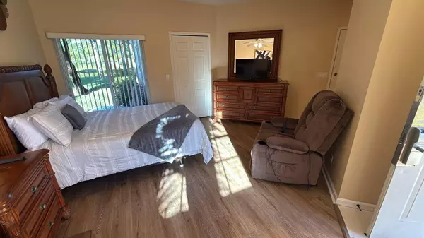 Port Saint Lucie, FL 34986,8294 Mulligan CIR B