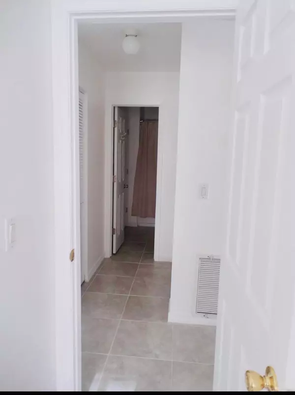 Port Saint Lucie, FL 34953,614 SW Jeanne ST