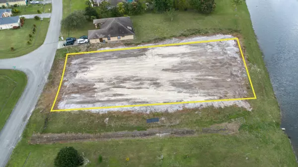 Port Saint Lucie, FL 34953,121 SW Hawthorne CIR