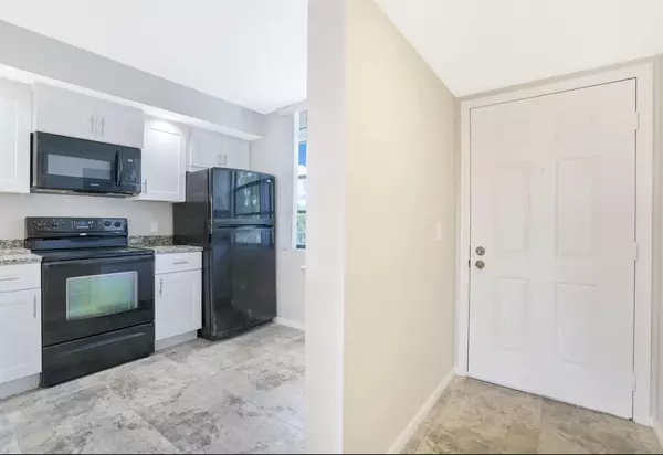 West Palm Beach, FL 33401,3636 Whitehall DR 401