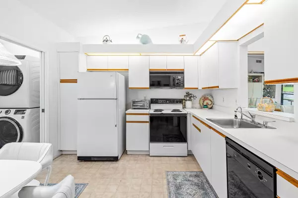 Boca Raton, FL 33496,8282 Springlake DR