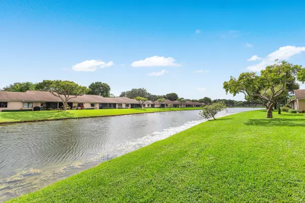 8282 Springlake DR, Boca Raton, FL 33496