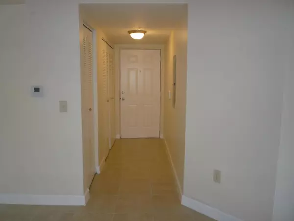 West Palm Beach, FL 33409,4211 San Marino BLVD 201