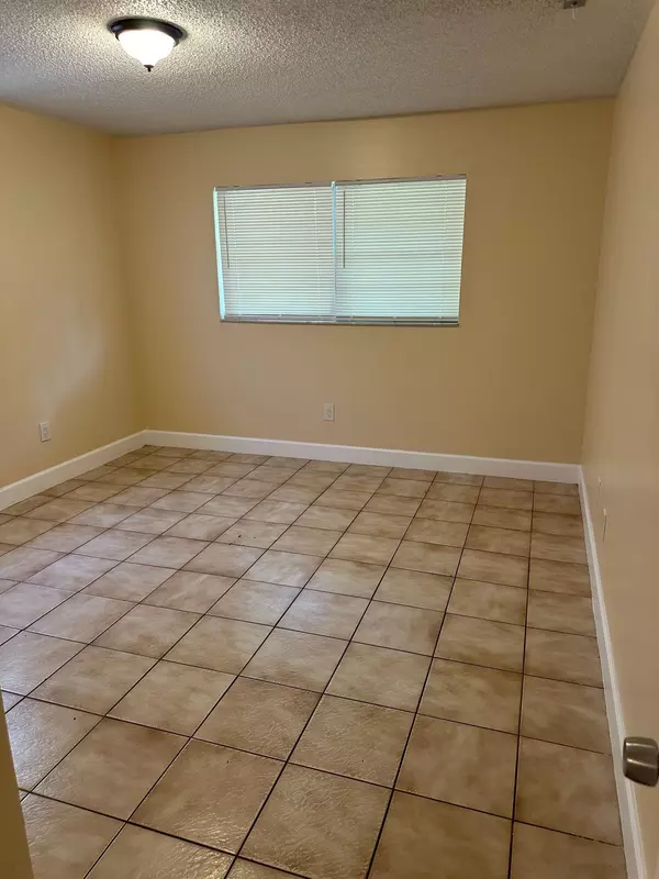 Lake Worth, FL 33462,7905 Loomis ST 7905-7907