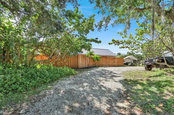 Vero Beach, FL 32962,1585 SW 17th LN