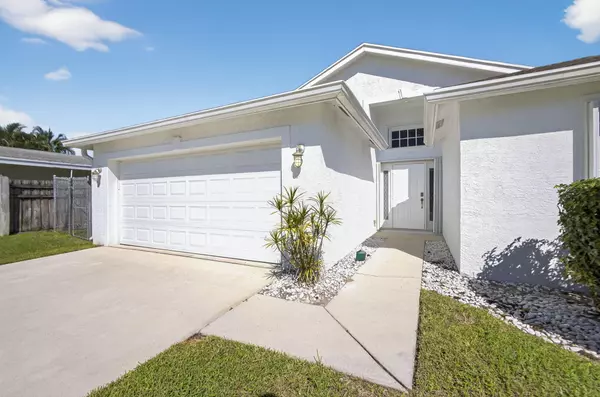 Palm Beach Gardens, FL 33410,554 Riverside DR