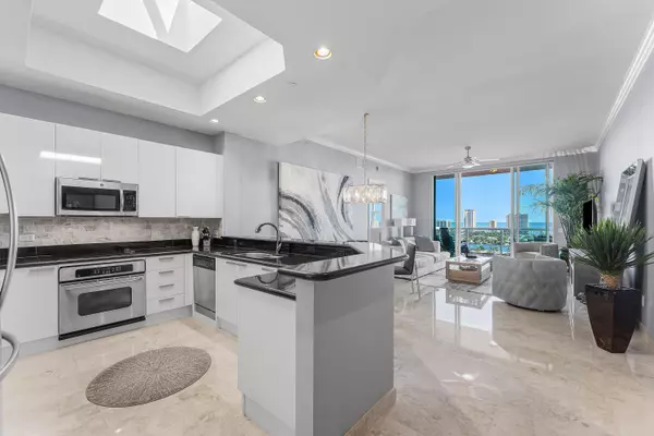 Riviera Beach, FL 33404,2640 Lake Shore DR 2215