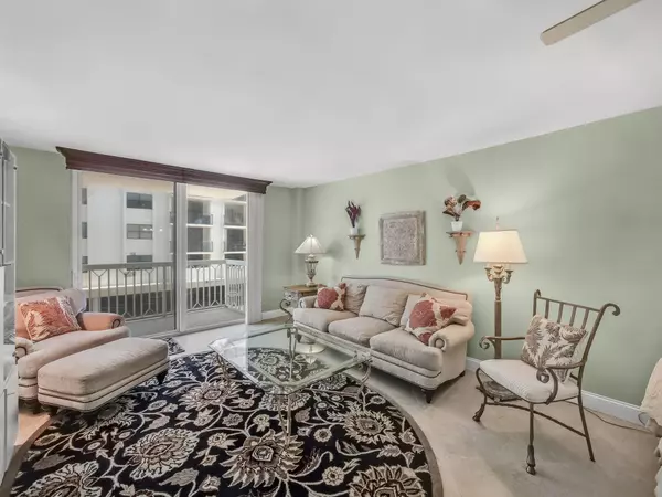 Palm Beach Shores, FL 33404,125 Ocean AVE 303