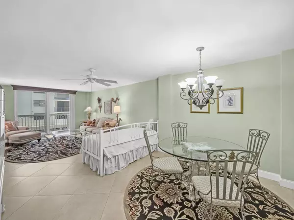 Palm Beach Shores, FL 33404,125 Ocean AVE 303