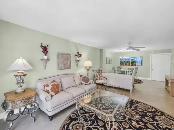 Palm Beach Shores, FL 33404,125 Ocean AVE 303