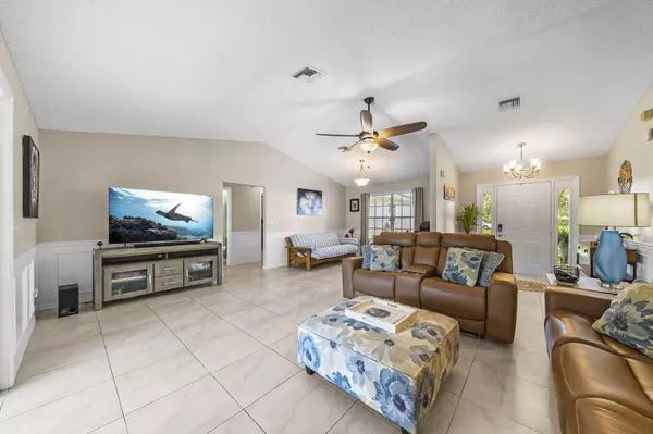 Vero Beach, FL 32962,117 N SW 19th CIR