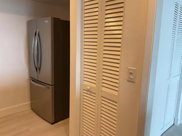 West Palm Beach, FL 33401,2425 Presidential 1103 WAY 1103