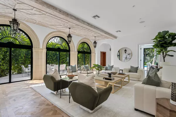 Palm Beach, FL 33480,206 Phipps Plaza