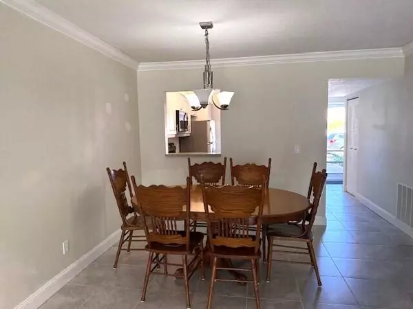 Fort Pierce, FL 34982,1203 S Lakes End DR E-1