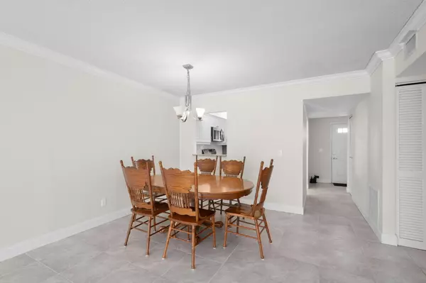 Fort Pierce, FL 34982,1203 S Lakes End DR E-1