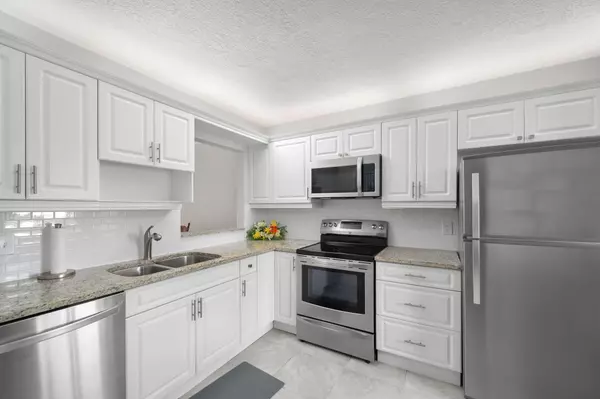 Fort Pierce, FL 34982,1203 S Lakes End DR E-1