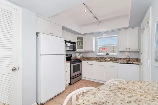 North Palm Beach, FL 33408,907 Marina DR 402