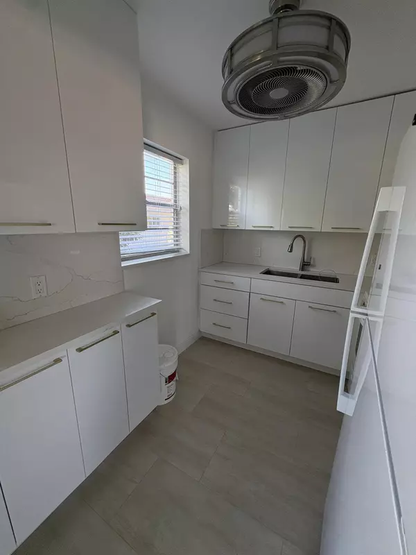 West Palm Beach, FL 33417,244 Sheffield J