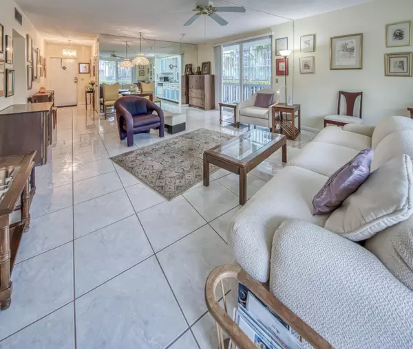 Lake Worth Beach, FL 33460,1 S Lakeside DR A4