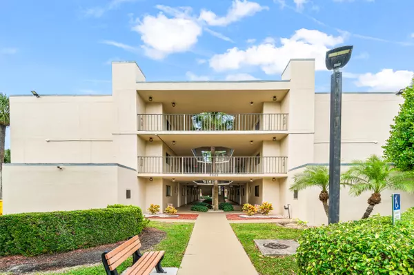 Delray Beach, FL 33484,5370 Las Verdes CIR 209