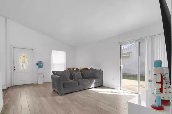 Pembroke Pines, FL 33025,8642 SW 15th ST