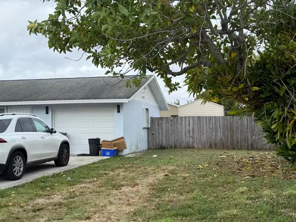 Lake Worth, FL 33462,6817 Florida DR