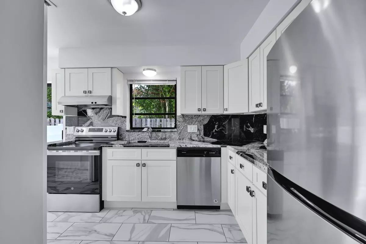 Boca Raton, FL 33431,498 NE 42nd ST