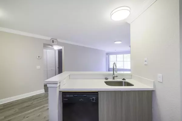 Deerfield Beach, FL 33441,927 Siesta Key BLVD