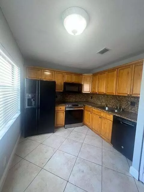 Delray Beach, FL 33484,5184 Jog LN