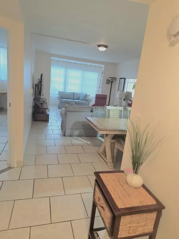 Lauderdale Lakes, FL 33311,2841 Somerset DR 107